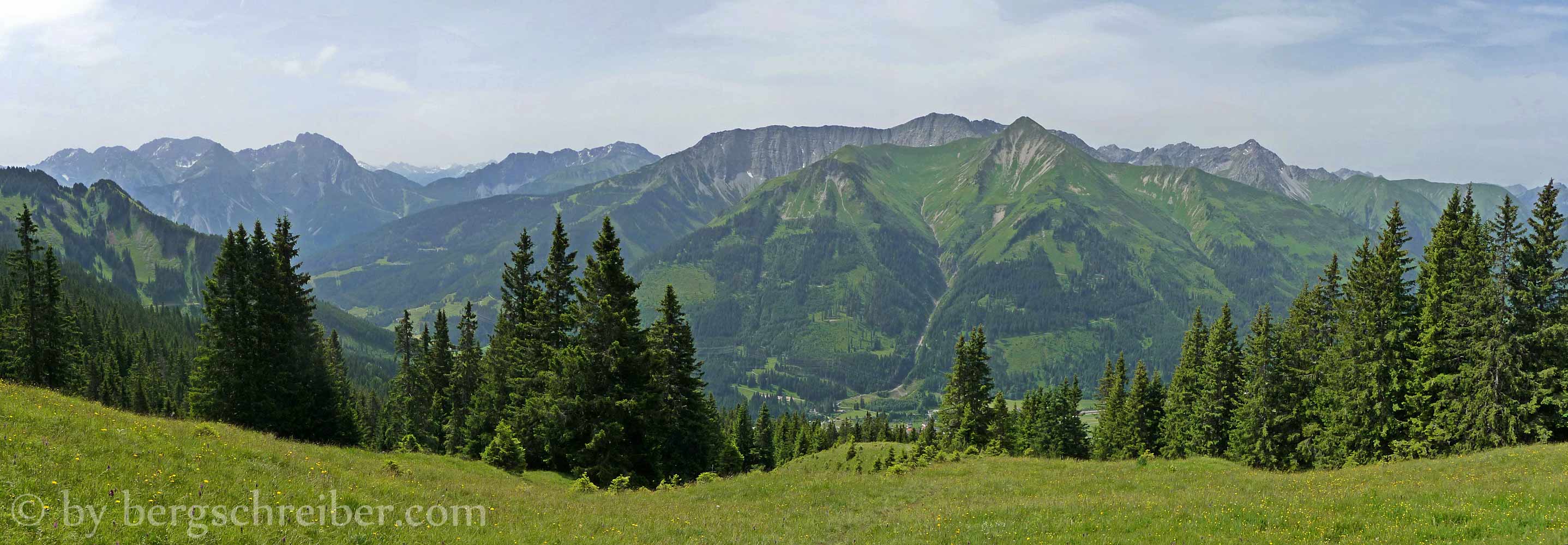 Alpenrosensteig, Blick in die Mieminger Berge und Lechtaler Alpen