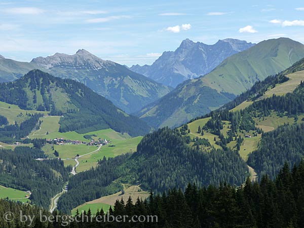 Raaz-Alpe, Rundwanderung mit schönem Zugspitzblick