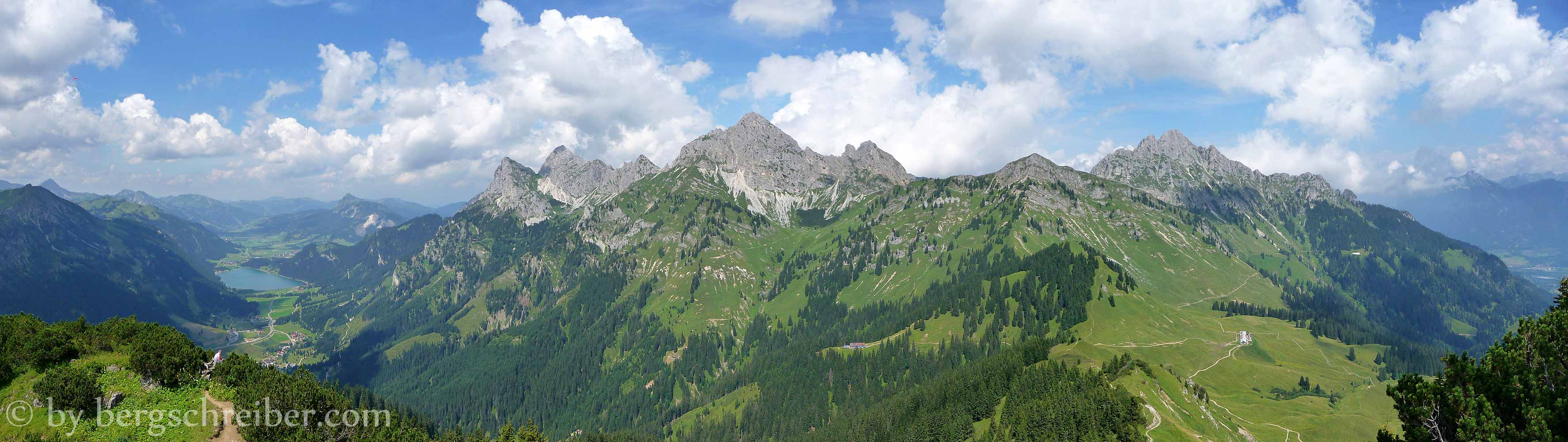 Hahnenkamm Panorama Tannheimer Berge und Tannheimer Tal