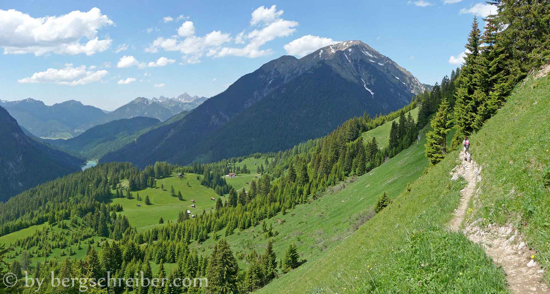 Hönig, Aufstieg zum Sattelkopf, Blick zum Thaneller