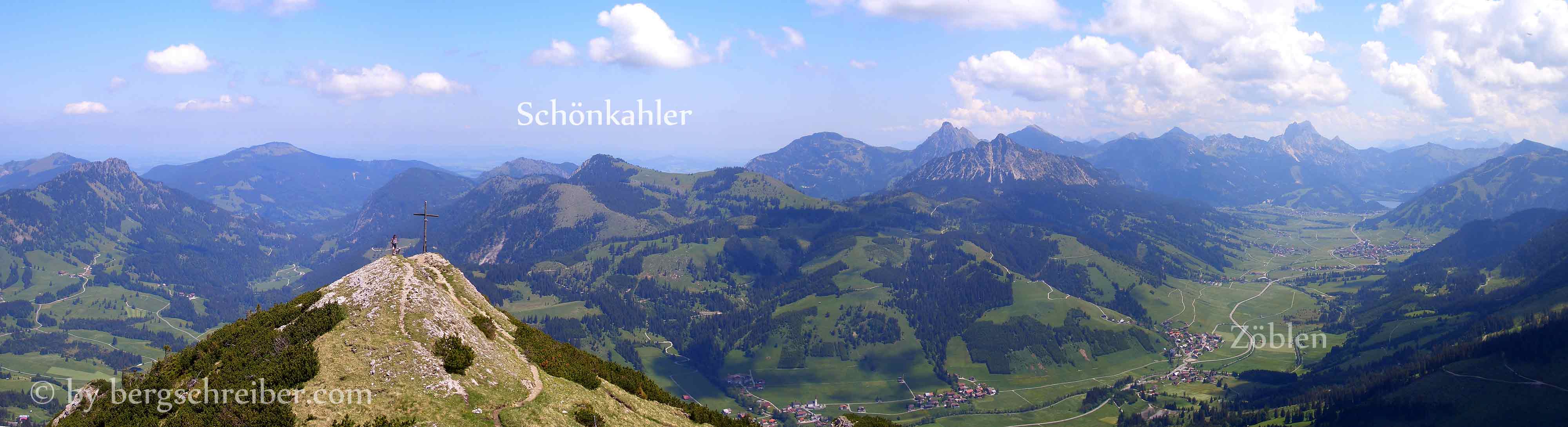 Der Schönkahler, gesehen von der Kühgundspitze, im Tal der Ausgangsort Zöblen