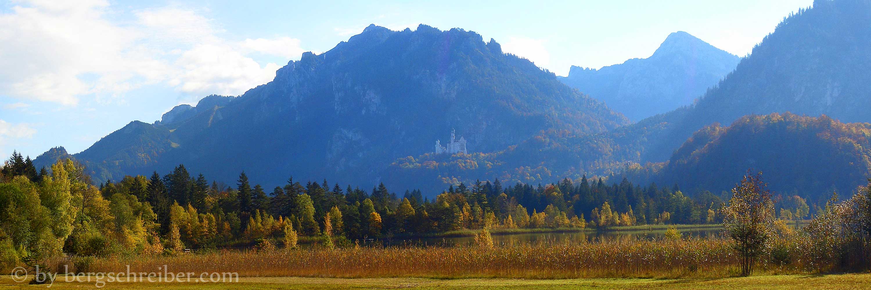 Königsschloss Neuschwanstein vom Schwanseepark