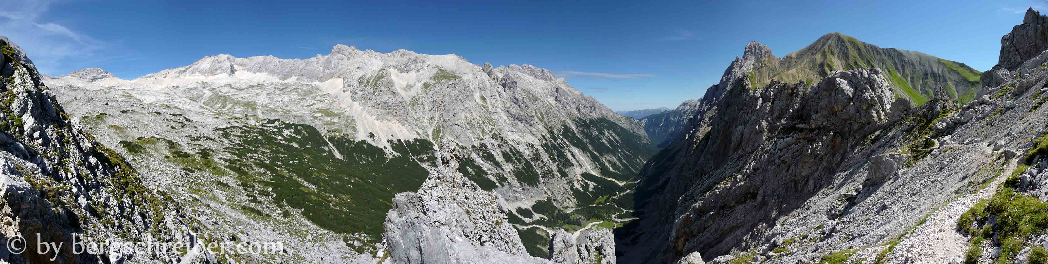 Gatterl: Blick auf Zugspitzplatt, Zugspitze und Reintal