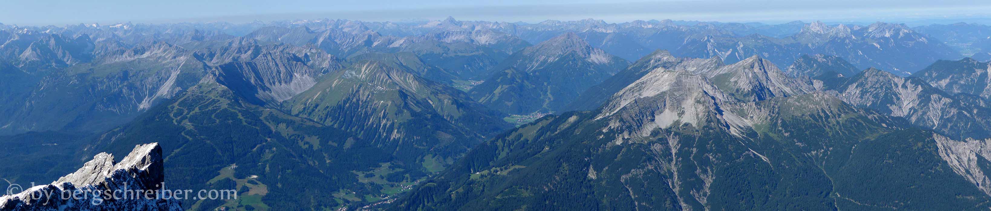 Gipfelmeer, von der Zugspitze hat man einen Blick über 4 Länder und über 400 Alpengipfel
