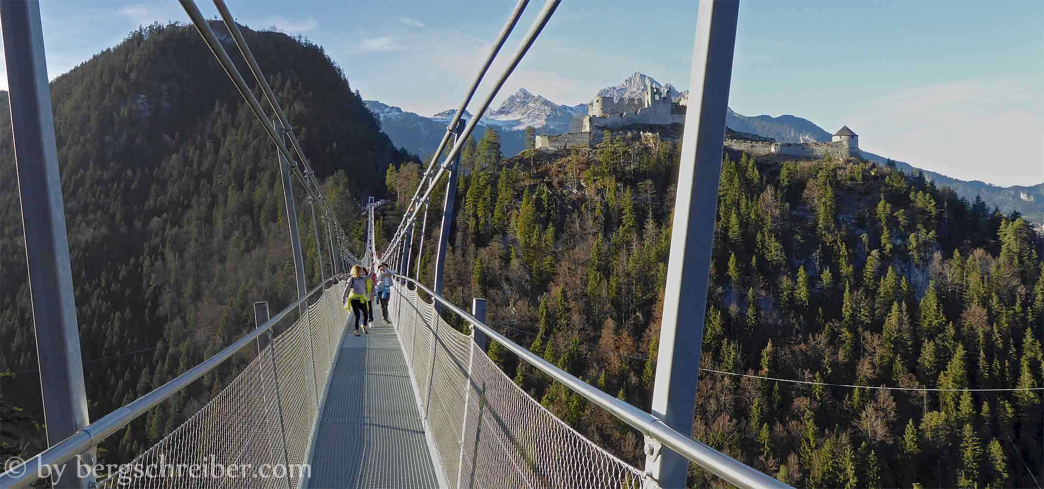highline 179 von der Ruine Ehrenberg in 114 m Höhe und 406 m Länge zum Fort Claudia