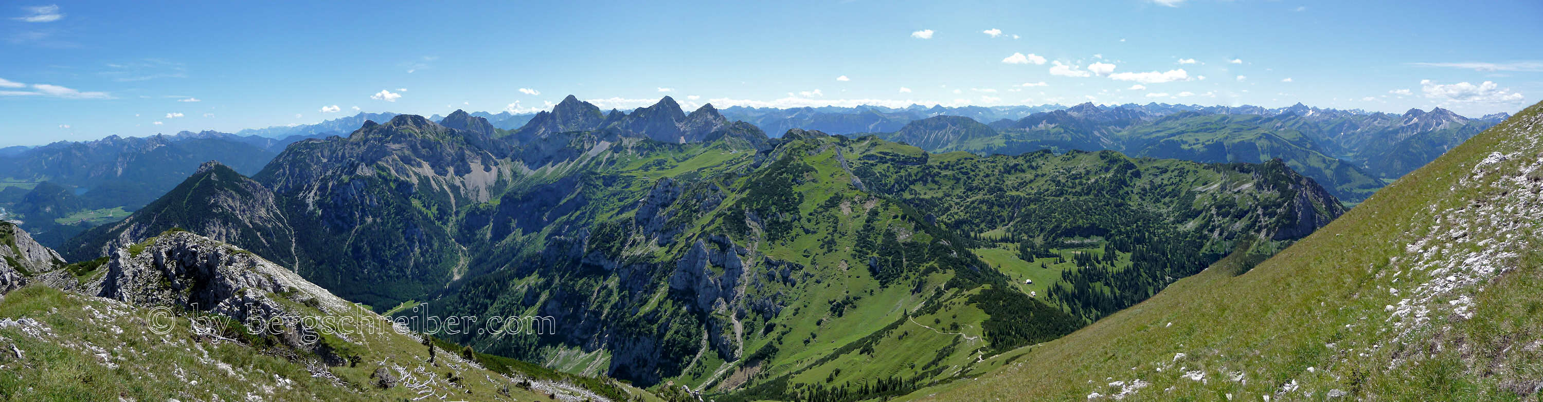 Panoramablick nach Süden vom Brentenjoch in den Allgäuer Alpen